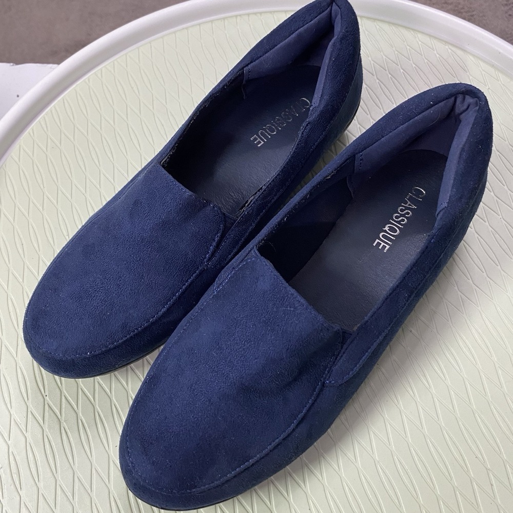 NWOT Classique Velveteen Dark Blue Slip On Loafer Woman's Shoes SZ.8